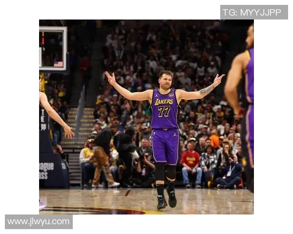 东契奇加盟洛杉矶湖人续约引发联盟震动球迷期待新赛季表现 东契奇加盟洛杉矶湖人续约引发联盟震动球迷期待新赛季表现