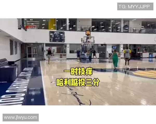 哈利伯顿外线接球 超远三分张手就有 哈利伯顿外线接球 超远三分张手就有