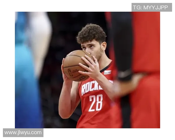 申京持球单打 内线转身抛投打进 申京持球单打 内线转身抛投打进