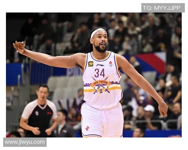 北京全运男篮热身赛大胜北控 北控新外援雷吉-佩里&西布龙登场 北京全运男篮热身赛大胜北控 北控新外援雷吉-佩里&西布龙登场