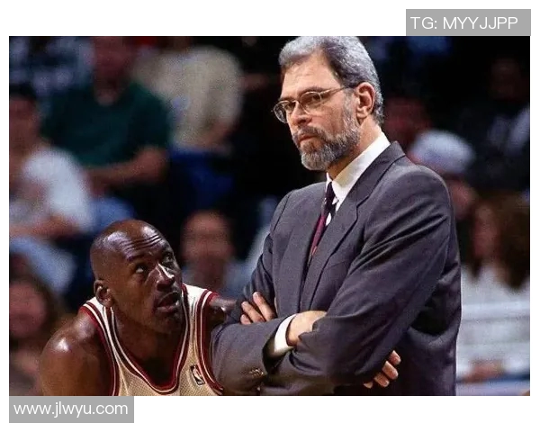 安东尼怒批菲尔-杰克逊：你坚持打不适合的三角进攻，却又说我毁了战术