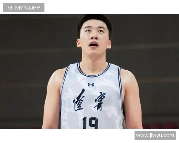 镇守篮下！菲普斯一条龙上篮被王俊杰大帽扇飞